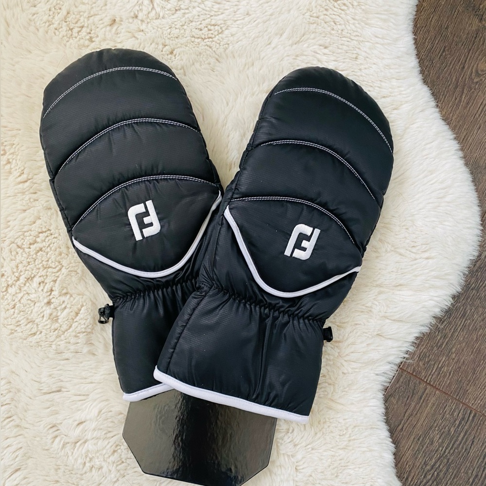 Footjoy cold weather cart mitts.